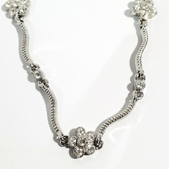 Vtg S.P signed (Avon?) Silvertone floral and wave Rhinestone necklace 18" - Picture 7 of 8